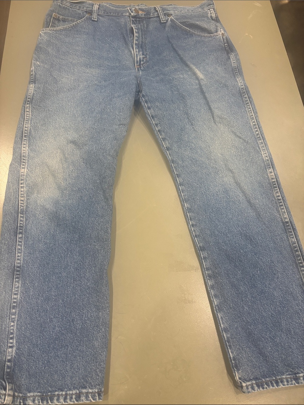 Wrangler Men's Light Blue Relaxed Fit Jeans